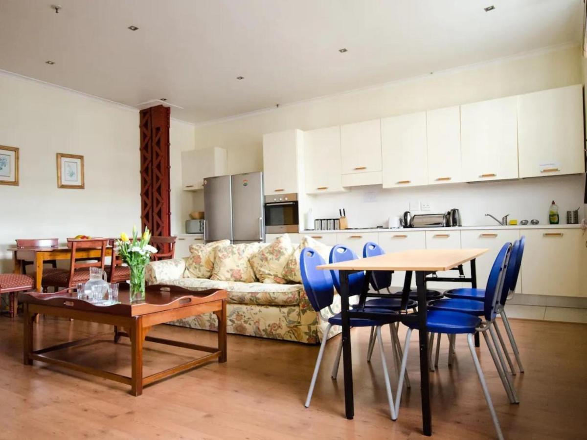 Scalabrini Accommodation ケープタウン エクステリア 写真